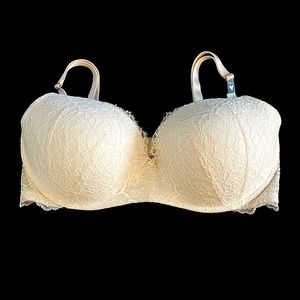Victoria’s Secret DREAM ANGELS
Allure Lace Wireless Bra
